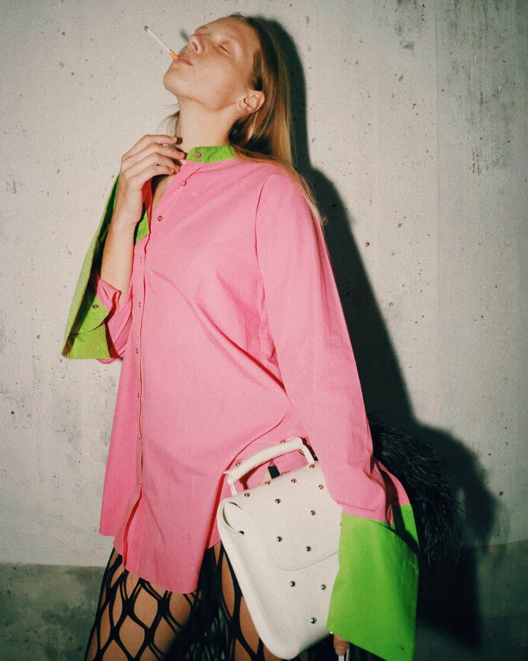 Marques Almeidaさんのインスタグラム写真 - (Marques AlmeidaInstagram)「A touch of rebellion! Shop at marquesalmeida.com 🩷  #marquesalmeida #howdoyouwearyourma #ss23collection #ss23」5月18日 6時11分 - marques_almeida