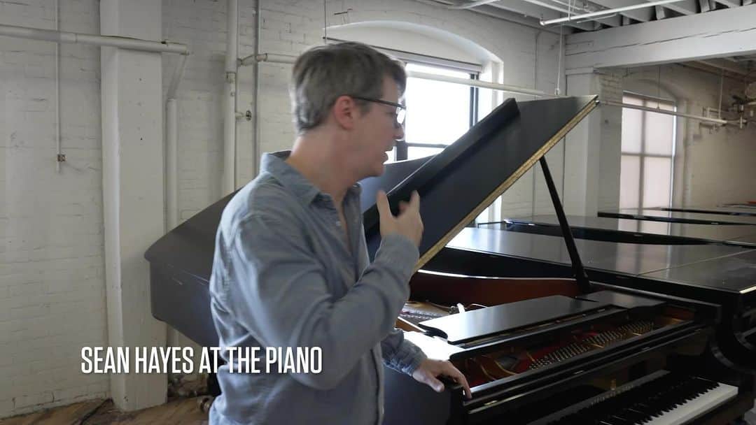 ショーン・ヘイズのインスタグラム：「From Steinway to the stage. Here’s a little peek into getting just the right Steinway piano for “Good Night, Oscar”. 🎹」