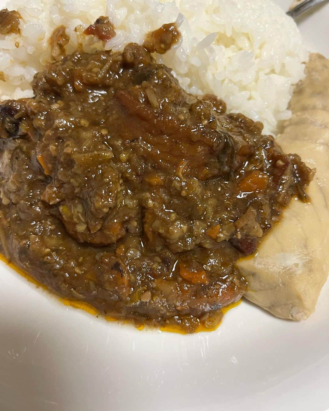 本坊元児さんのインスタグラム写真 - (本坊元児Instagram)「今日の夜ご飯は、三浦ちゃんの海カレーとけせんぬまペイのフィッシュプロテインバー うま〜 体によさそー #けせんぬまペイ  #mezame  #フィッシュプロテインバー #三浦友加 #山形庄内海カレー」5月17日 21時18分 - honbouganji