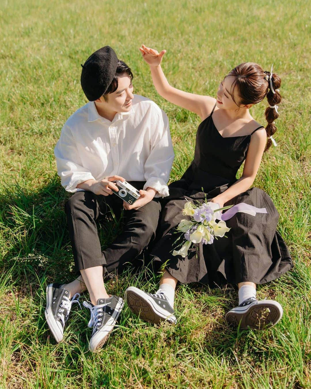 에테르 etherさんのインスタグラム写真 - (에테르 etherInstagram)「신나는 장면, 찰칵 ! 📷  즐거웠던 봄날 🌿  with @makeupmuto @sangmi9777   / #제주스냅 #웨딩촬영 #제주웨딩스냅 #야외웨딩  #웨딩촬영소품 #제주도스냅 #제주도웨딩촬영」5月17日 21時10分 - your.ether