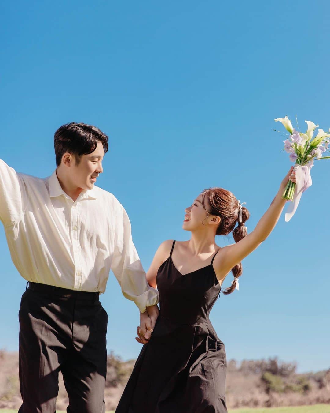 에테르 etherさんのインスタグラム写真 - (에테르 etherInstagram)「신나는 장면, 찰칵 ! 📷  즐거웠던 봄날 🌿  with @makeupmuto @sangmi9777   / #제주스냅 #웨딩촬영 #제주웨딩스냅 #야외웨딩  #웨딩촬영소품 #제주도스냅 #제주도웨딩촬영」5月17日 21時10分 - your.ether