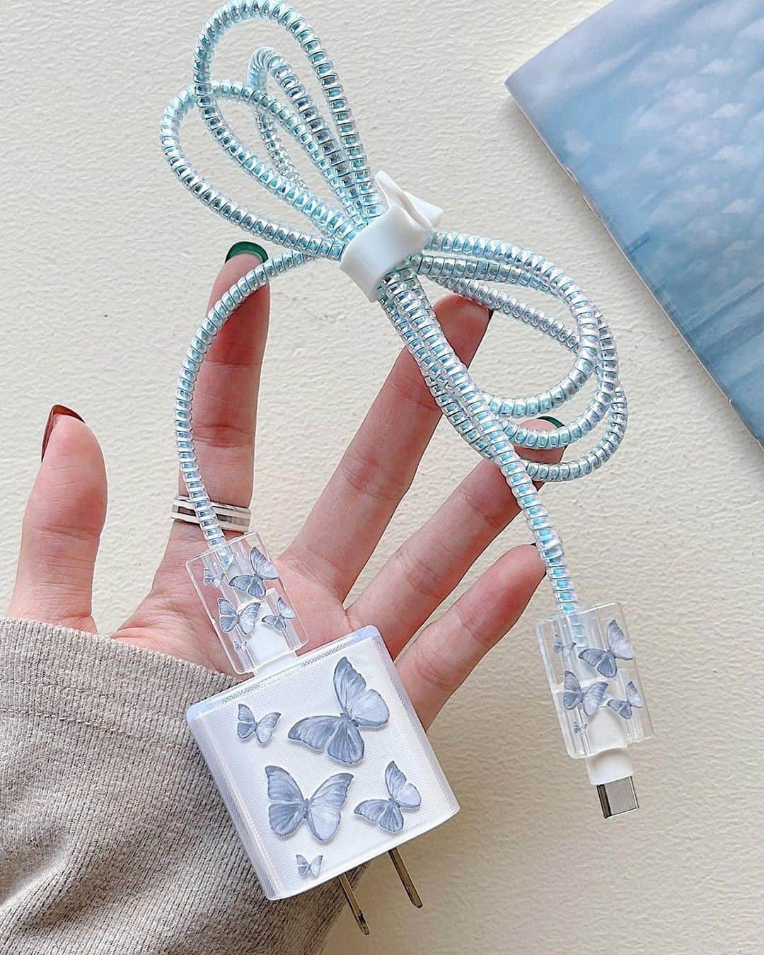 SHEINのインスタグラム：「Untangle unaesthetic cables and protect your tech in style!🔌✨ Drop a 🦋 🌻 or 💗 to tell us which cord and charger case is the absolute cutest 👇  🔎13113236 11937195 11554991  #SHEIN #SHEINforAll #SHEINstyle #fashion #chic #saveinstyle」