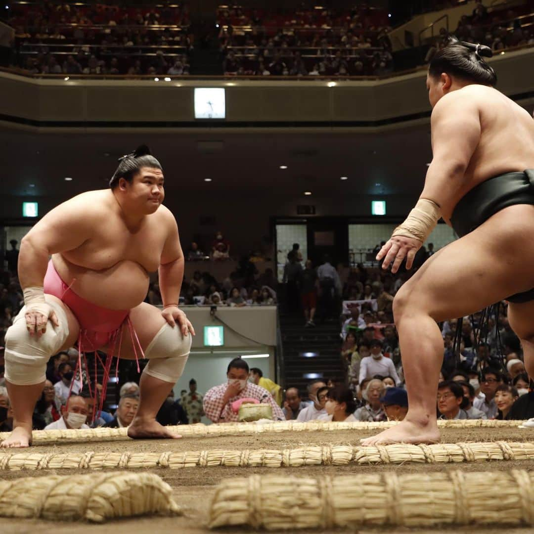 日本相撲協会さんのインスタグラム写真 - (日本相撲協会Instagram)「大相撲五月場所四日目！ 力士それぞれの表情にも是非ご注目下さい！  #照ノ富士 #朝乃山 #貴景勝 #平戸海 #若元春 #佐田の海 #豊昇龍 #明生 #錦木 #宇良 #翠富士   @sumokyokai  #大相撲 #sumo #相撲 #力士 #お相撲さん #japanphoto #sumowrestlers #japanculture  #満員御礼 #国技館 #両国国技館 #五月場所 #夏場所」5月17日 21時37分 - sumokyokai