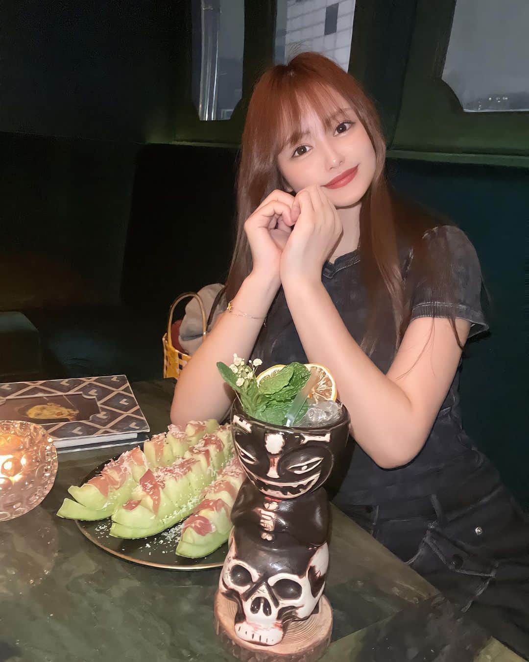 餃子のりさちゃんのインスタグラム：「江南にあるおしゃれバー🌙 最後の写真のやつやばかった。  #韓国 #韓国旅行 #江南カフェ」