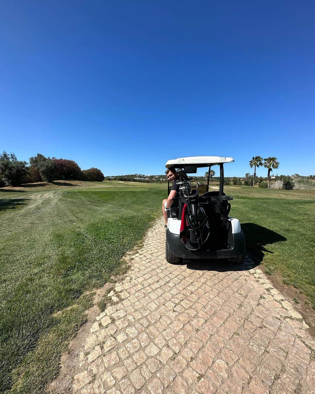 ジャック・ウィルシャーさんのインスタグラム写真 - (ジャック・ウィルシャーInstagram)「Massive thanks to @golftravelcentre for looking after me and the Lads while we were in Portugal @amendoeiragolf 🇵🇹  Everything was Perfect, apart from the golf 🤣 Can’t wait for the next one ⛳️」5月17日 21時57分 - jackwilshere