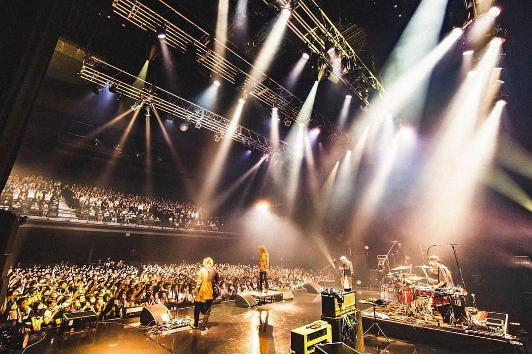 藤原広明さんのインスタグラム写真 - (藤原広明Instagram)「[Alexandros]主催 「THIS SUMMER FESTIVAL TOUR '23」  KT Zepp Yokohama w）#Alexandros   アレキ、そして横浜のあなたにびっくらゔっ！！🔥🔥🔥🔥  photo by @cazrowAoki」5月17日 22時03分 - hiroaki_drums_superbeaver