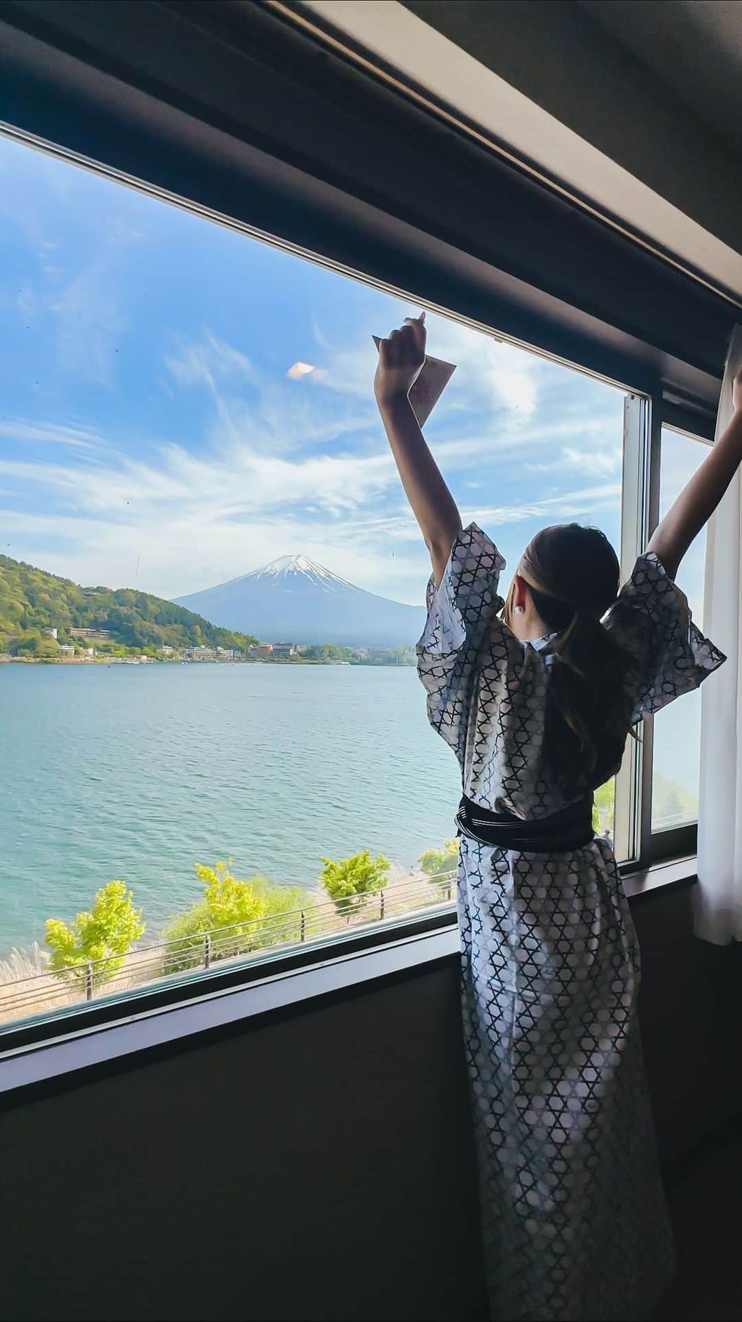 Stella Leeのインスタグラム：「From 0-100, how much do you want to wake up with this view?」