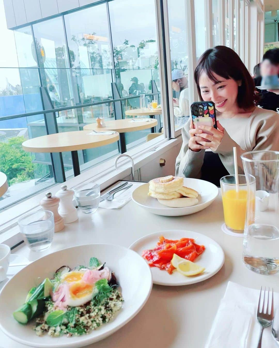 木南清香さんのインスタグラム写真 - (木南清香Instagram)「玲奈ぽんとランチした日🥞 ・ ・ #Bills に来ると、無条件で🥞頼んじゃうけど 玲奈ちゃんの🥗が美味しそうだったから、 次は🥗にしよう。  って、思ったけど、多分🥞食べてそう。  おやすみなさい♡  #bills #らんち」5月17日 22時18分 - kinami_sayaka