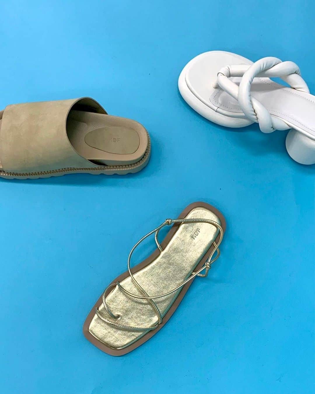 ケイビーエフさんのインスタグラム写真 - (ケイビーエフInstagram)「_ Summer sandals  フットベットフラットサンダル ¥9,350(taxin)  パファートングサンダル ¥8,800(taxin)  ナローコードサンダル ¥8,250(taxin)」5月17日 22時20分 - kbfofficial