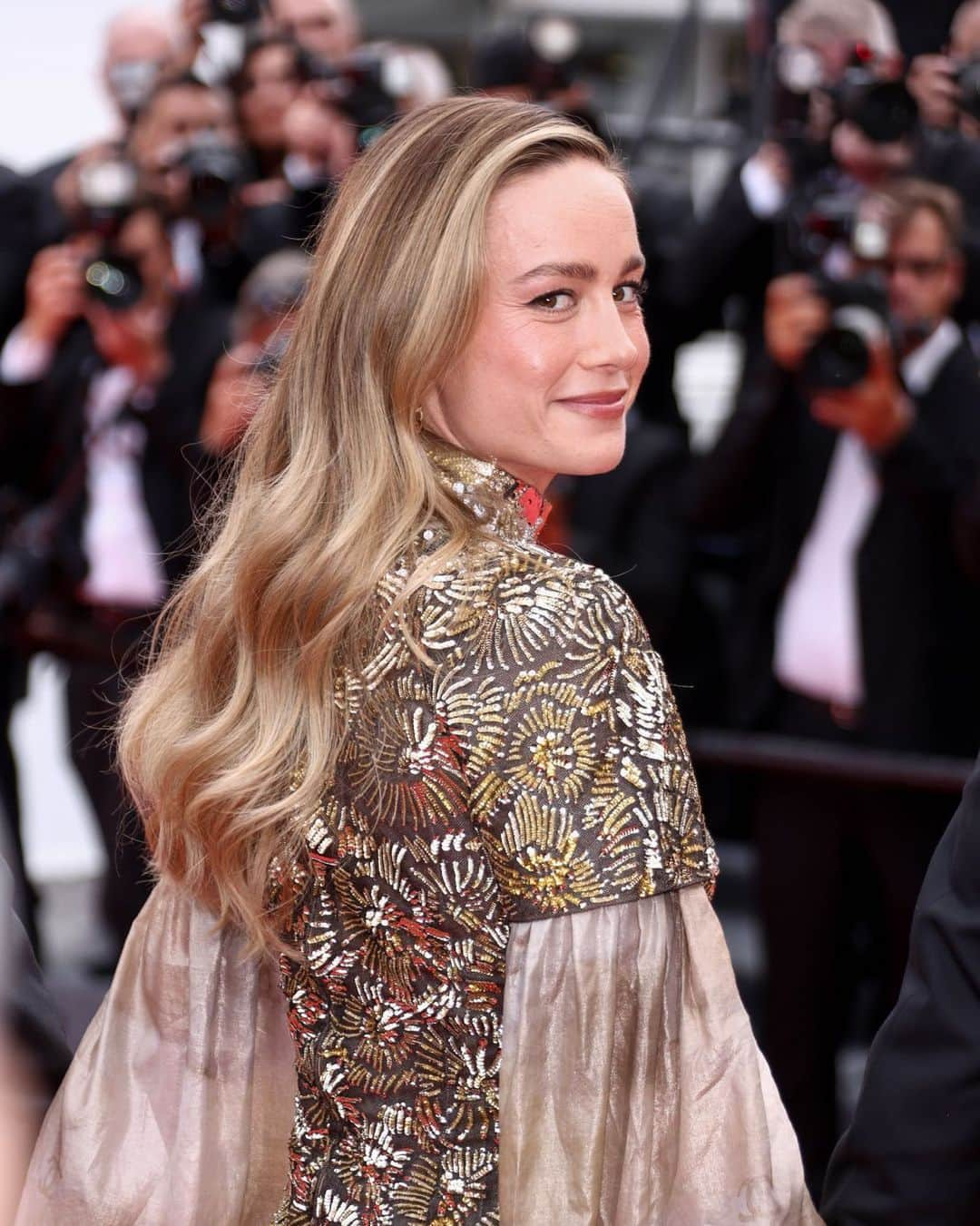 シャネルさんのインスタグラム写真 - (シャネルInstagram)「To attend the opening ceremony of the 76th edition of Cannes Film Festival, actress Brie Larson, who serves as a member of the Jury, wore a look from the CHANEL Cruise 2023/24 collection.   Brie Larson also wore CHANEL Fine Jewellery pieces.  #CHANELandCinema #CHANELinCannes @BrieLarson #CHANELFineJewelry」5月17日 22時22分 - chanelofficial