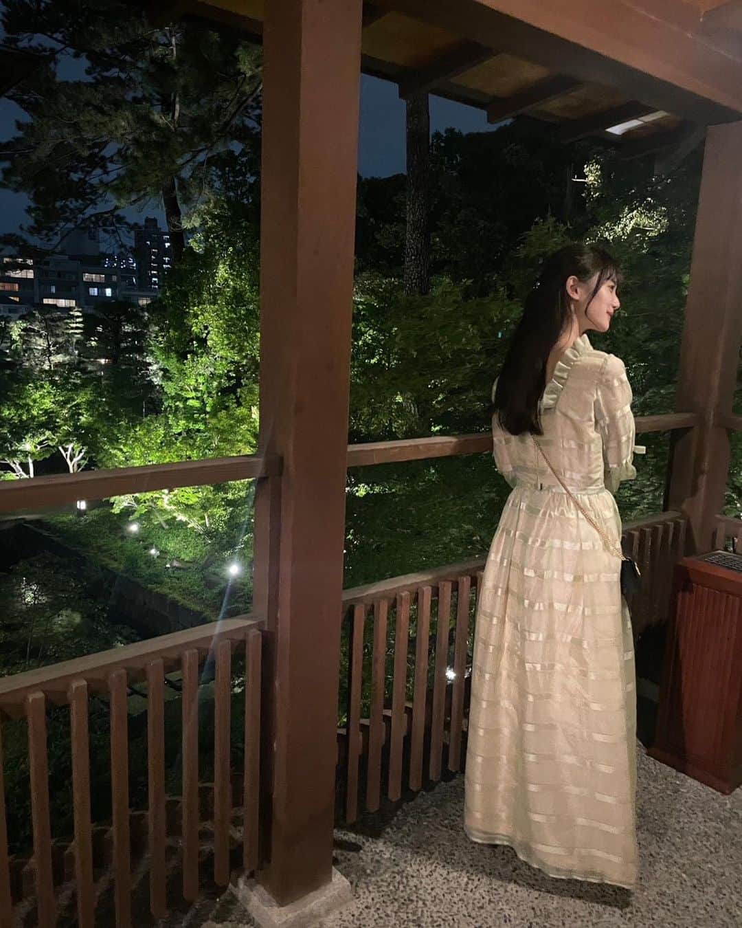 酒元麻衣（まいへー）さんのインスタグラム写真 - (酒元麻衣（まいへー）Instagram)「大好きな友達の結婚式👰‍♀️🤵‍♂️  幸せそうな2人の姿を見ることができて 直接お祝いすることが出来て本当に本当に嬉しかった☺️😭  和装も、洋装もどっちも素敵だったなぁ😭❤︎  この日のワンピースはヴィンテージで、袖のデザインが可愛くてとてもお気に入り🧚🏻‍♂️ウエストと袖のリボンもめちゃくちゃ可愛い🎀  #結婚式 #お呼ばれコーデ #ヴィンテージ」5月17日 22時25分 - maihee