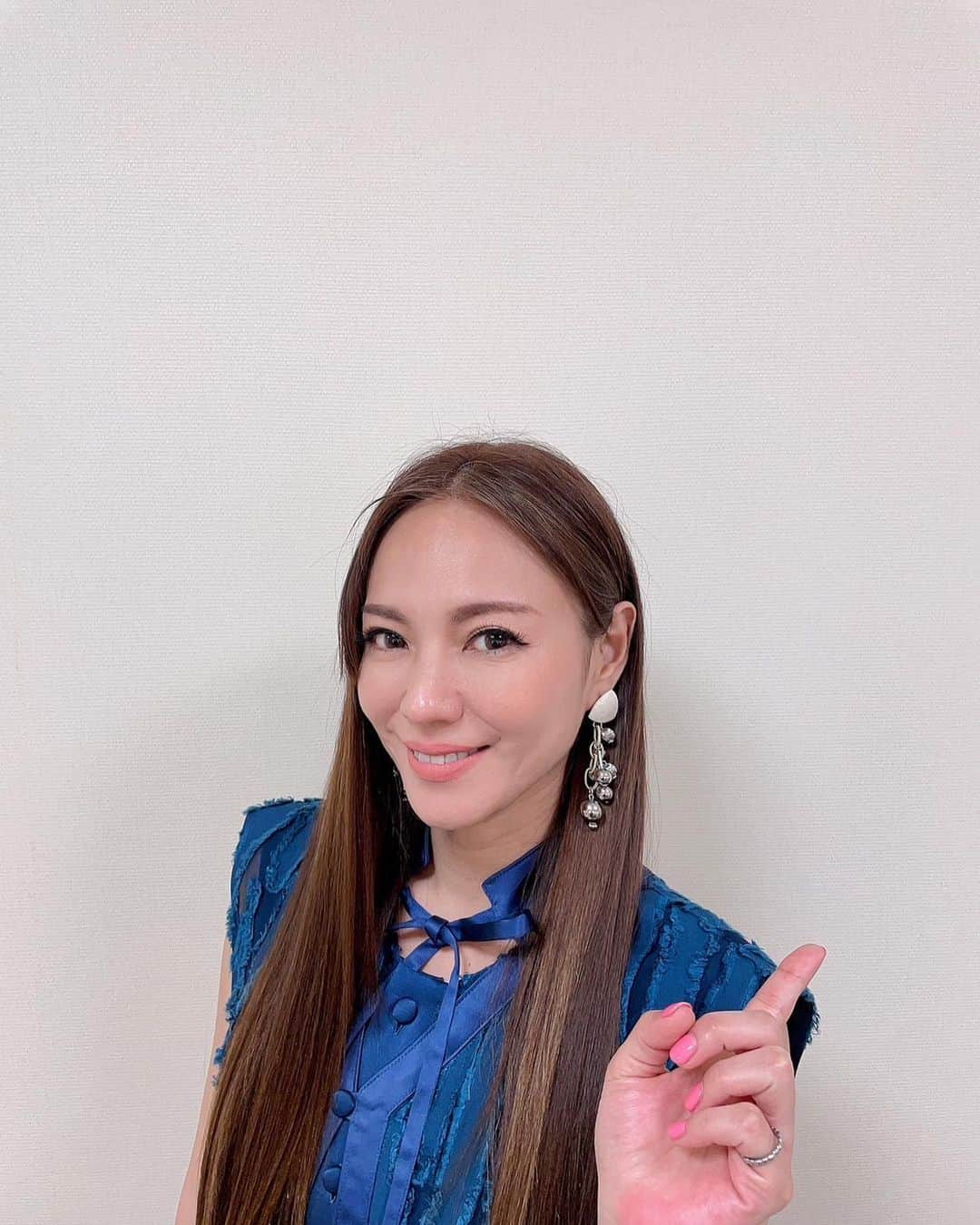 LINAさんのインスタグラム写真 - (LINAInstagram)「"ホンマでっか"を ご覧いただきありがとうございました♡ 今回の番組の衣装です！ ⚫︎ワンピース・付け襟 @aoiwanaka.official ⚫︎イヤリング cucu.madoka ⚫︎サンダル @yelloshoes_official #MAXLINA」5月17日 22時25分 - xxlina_now