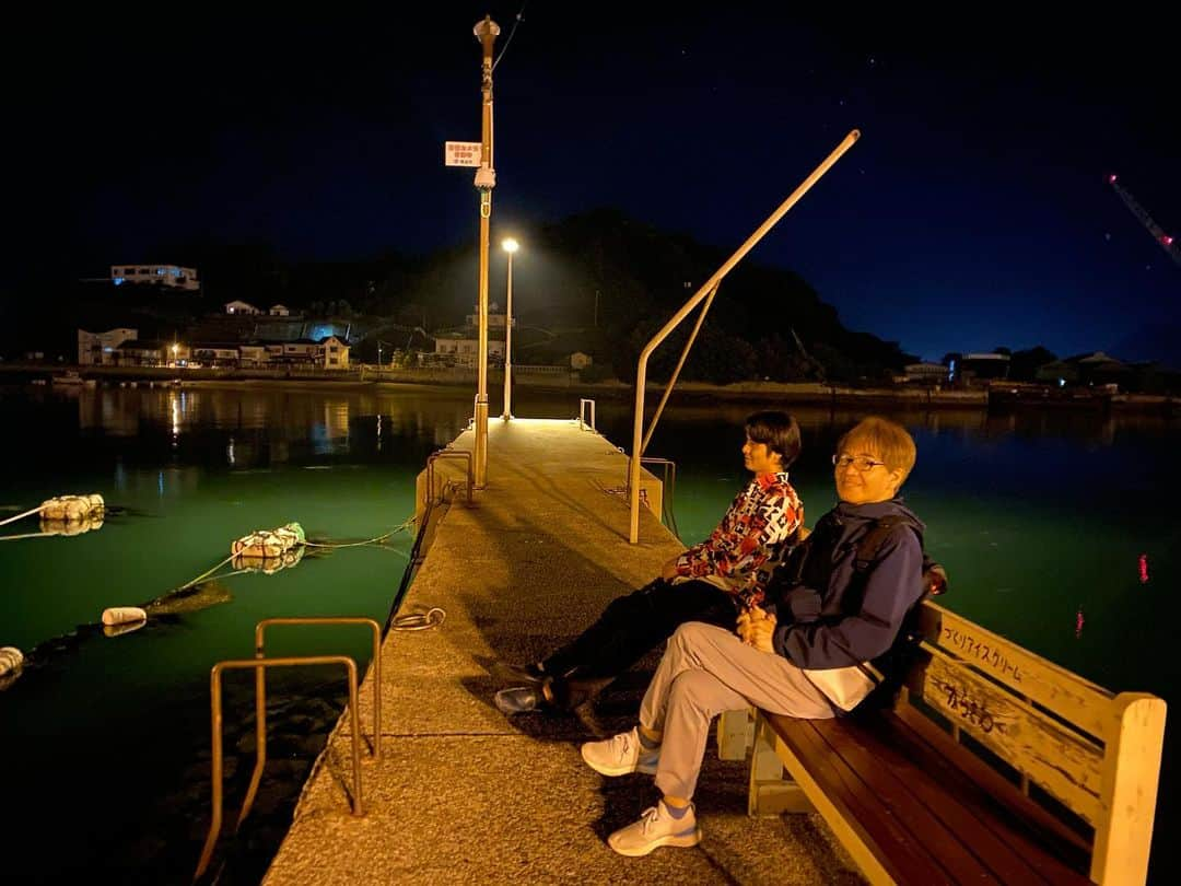 村本大輔さんのインスタグラム写真 - (村本大輔Instagram)「母を連れて広島、尾道市因島の夜 日本にいるうちに、元気なうちに一緒に旅を  シークレットコメディお待ちください。。  明日は熊本 そしてその次は指宿 秋目  そして神奈川県　藤沢  そして沖縄へ」5月17日 22時32分 - muramotodaisuke1125