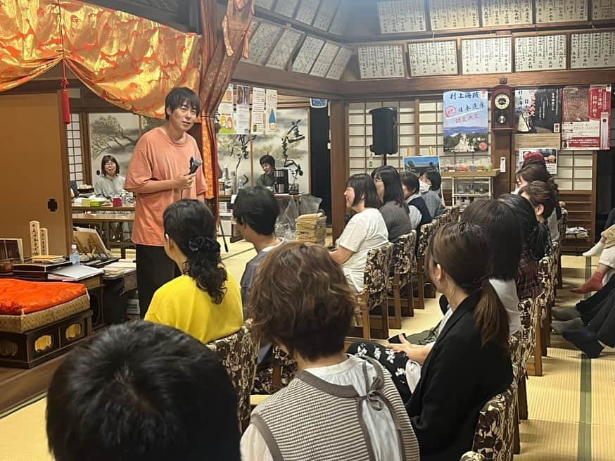 村本大輔さんのインスタグラム写真 - (村本大輔Instagram)「母を連れて広島、尾道市因島の夜 日本にいるうちに、元気なうちに一緒に旅を  シークレットコメディお待ちください。。  明日は熊本 そしてその次は指宿 秋目  そして神奈川県　藤沢  そして沖縄へ」5月17日 22時32分 - muramotodaisuke1125