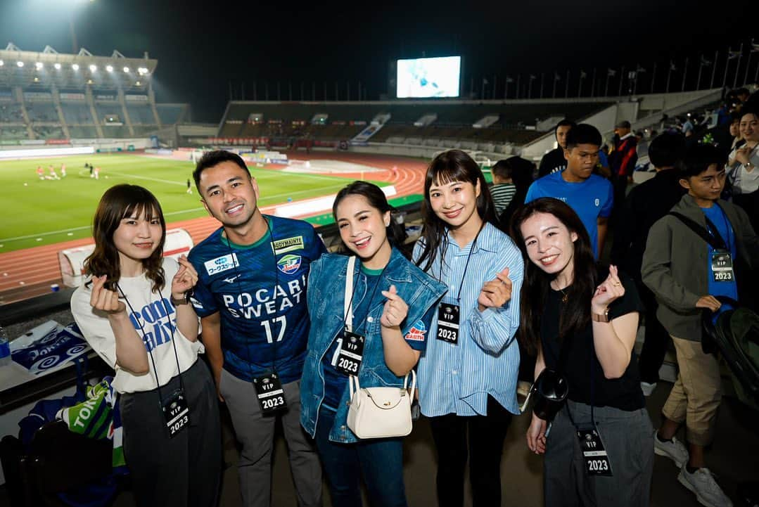 Raffi Ahmadさんのインスタグラム写真 - (Raffi AhmadInstagram)「Thank You For today its Amazing day !!!  Yeaaaaah .... Enjoy Match @jleagueintl /@tokushima_vortis in Stadium @pocariid !!!! Amazing Experience🔥🇯🇵 📸 @24olik / @armanfebryan」5月17日 22時43分 - raffinagita1717