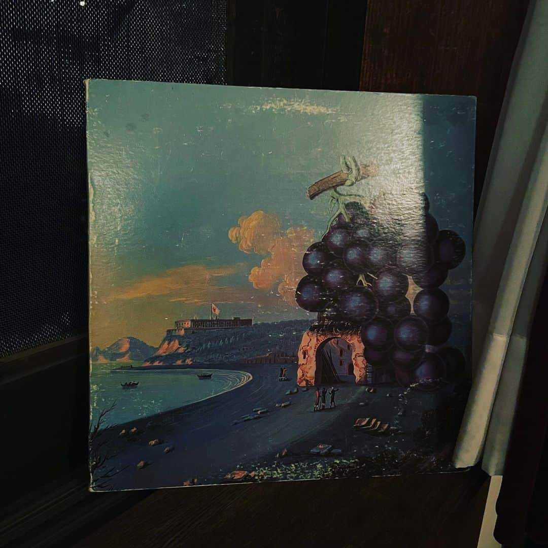 佐野史郎のインスタグラム：「#ジャケット #mobygrape #wow アナログレコードは音も良いけど、ジャケが良いとなおさら嬉しい🎶 何十年聴いてきたことか…」