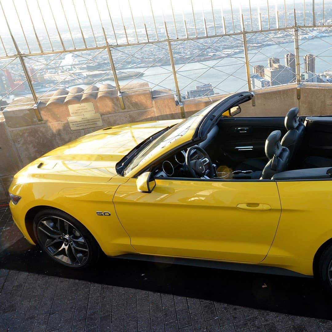 Empire State Buildingのインスタグラム：「In 2014, the stunt was recreated to celebrate the 50th anniversary of the Ford Mustang®, only this time a bright yellow 2015 Mustang® convertible was brought up to the 86th-floor observation deck of the Empire State Building using the same technique from more than 50 years earlier.  Disclaimer: Previous model year shown with optional equipment.」