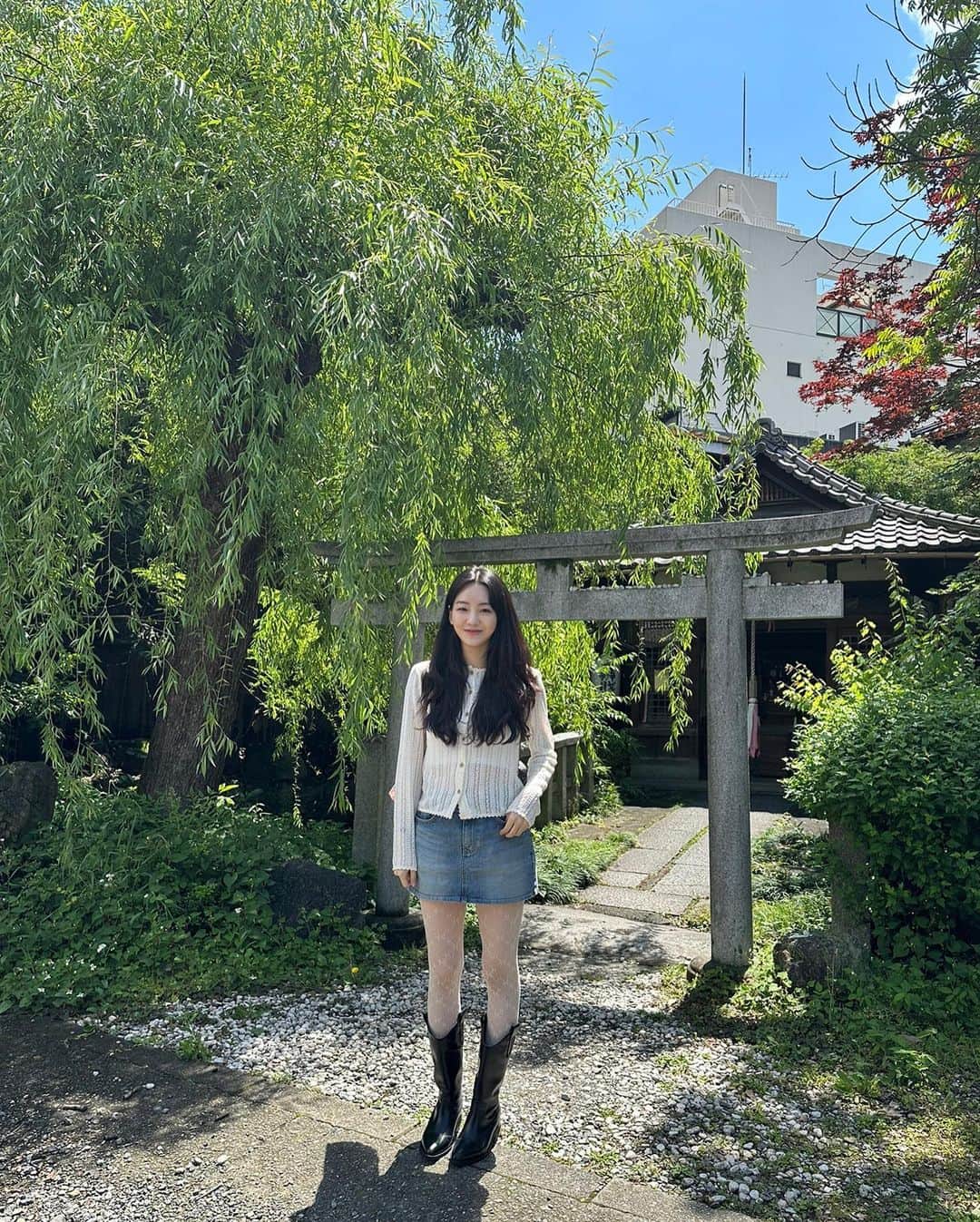 チョ・イヒョンのインスタグラム：「👢🐰」