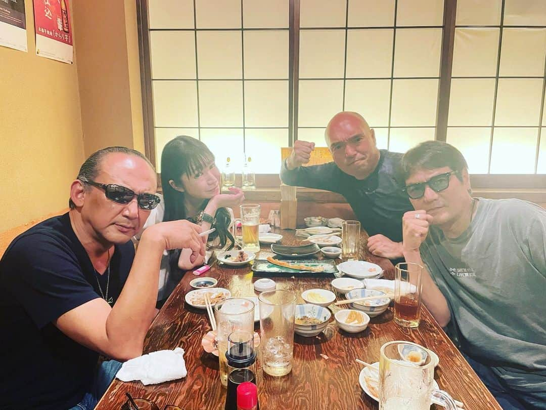 石川蓮美さんのインスタグラム写真 - (石川蓮美Instagram)「いつもありがとうごさいます❤️ 幸せメンバーで飲み((´∀｀*))  #ビーバップハイスクール  #いつものメンバー  #違法だよあげるくん」5月17日 22時58分 - hasumin.n819