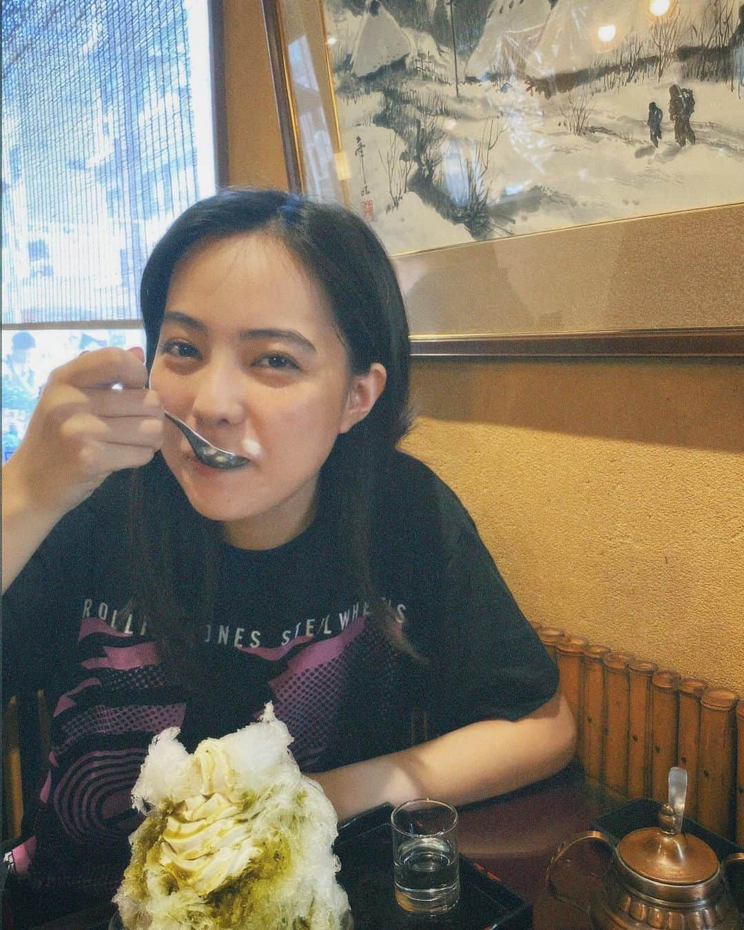 新関碧さんのインスタグラム写真 - (新関碧Instagram)「ほんっとに暑すぎた💦 そろそろかき氷が恋しい頃です。 今日はチョコミントアイスを食べました」5月17日 23時11分 - aoi__niizeki