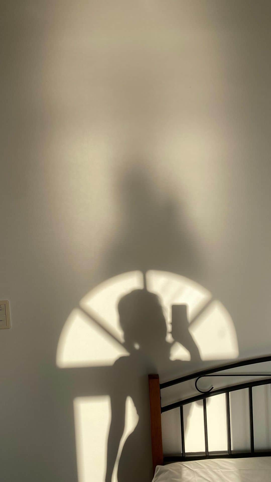 AMIのインスタグラム：「Energy charge with the sun」