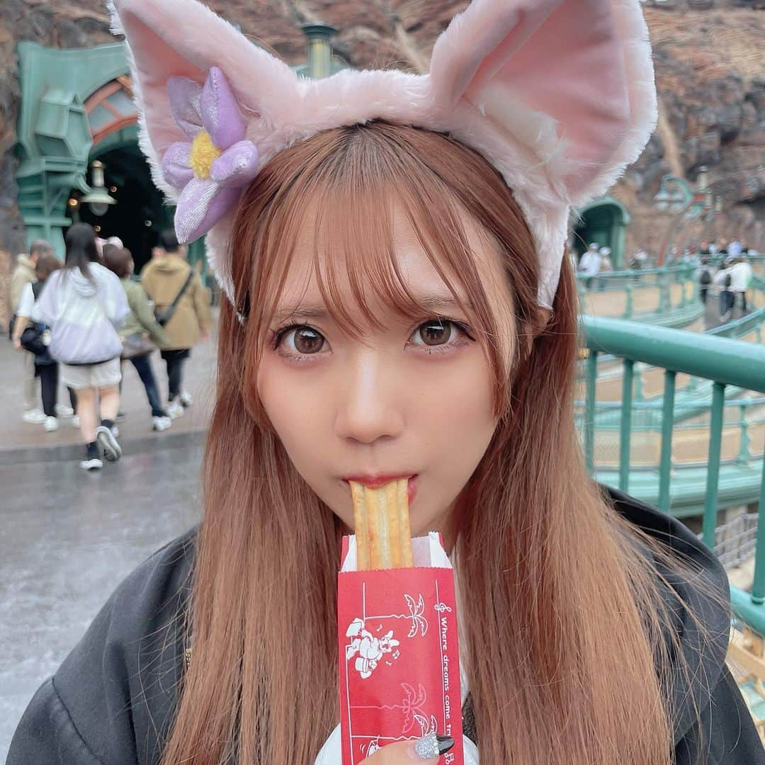 和久井美兎のインスタグラム：「ぱーくっ🐰  #水着 #和久井美兎 #みとぴょん #セクシー女優 #アイドル #셀카 #셀카놀이 #셀카타임 #셀피 #얼스타그램 #コスプレ #逆バニー #バニーガール #キャバ嬢 #キャバクラ #コンカフェ #コンカフェ嬢 #歌舞伎町 #六本木 #六本木キャバクラ #妃翠 #ホスト #キャバ嬢ヘアメイク #ディズニー #リーナベルコーデ #リーナベル #ディズニーコーデ #ディズニーシー #ootd」