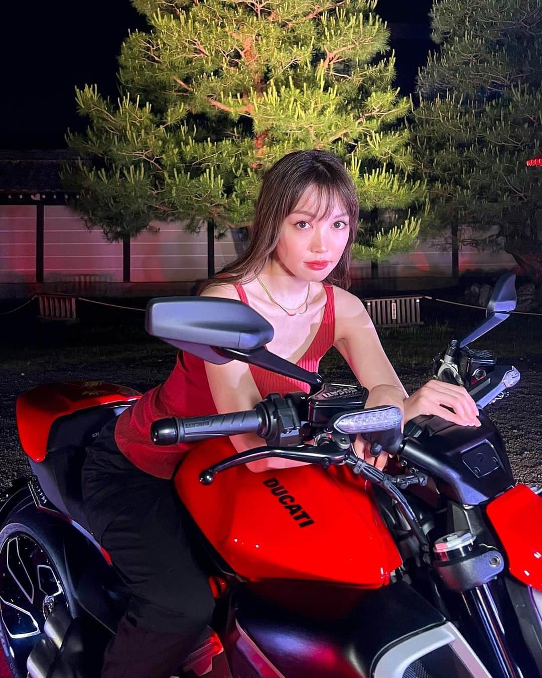 ののさんのインスタグラム写真 - (ののInstagram)「🏮DucatiBrandNight🏮 イタリアの有名バイクブランドDucatiのパーティが東福寺で開催されたのでみかちゃんと参加してきたよ✨ バイクの免許は持ってないんだけど、カッコいいバイクが沢山で見てて楽しかった🥹  ドレスコードのカラーが赤か黒だったので赤×黒のファッションにしてみた❤️‍🔥  #pr @ducati @ducatijapan  #DucatiBrandNight#ドゥカティ#京都」5月18日 7時00分 - nonoko0309