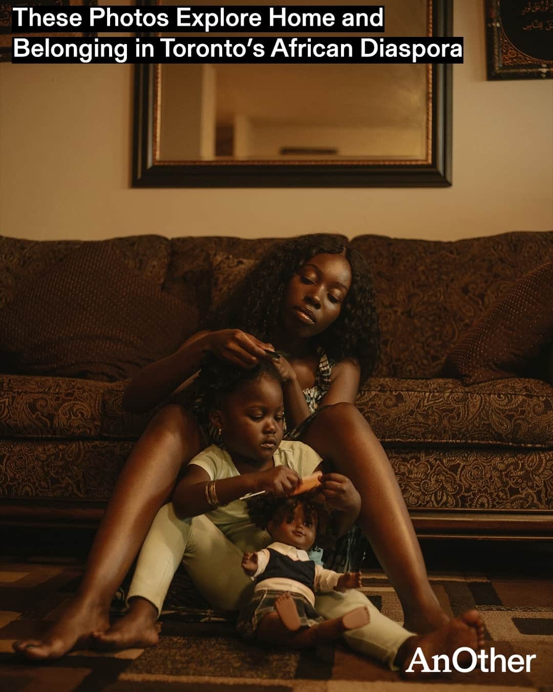AnOther Magazineのインスタグラム：「“[Home] is something that aligns with your spirit,” says @josefadamu, founder of @ssunday.co, a Toronto-based creative agency that elevates Black artists and stories on the global stage ❤️⁠ ⁠ A new exhibition by Adamu’s Sunday School in Toronto showcases photos that draw from the deepest wells of community, memory, and identity across the African diaspora. At the link in bio, @missroseneditions speaks with Adamu about Feels Like Home, his first museum exhibition, and sharing "timeless moments" with his loved ones 📲⁠ ⁠ 📸 Feels Like Home by Sunday School⁠ 1. @jeremyrodneyhall, The Hair Appointment, 2018⁠ 2. Jeremy Rodney-Hall The Hair Appointment, 2018⁠ 4. Jeremy Rodney-Hall, The Hair Appointment, 2018⁠ 5. @oshane.howard, Jump Ball Toronto, 2019⁠ 6. O’shane Howard, Jump Ball Toronto, 2019⁠」