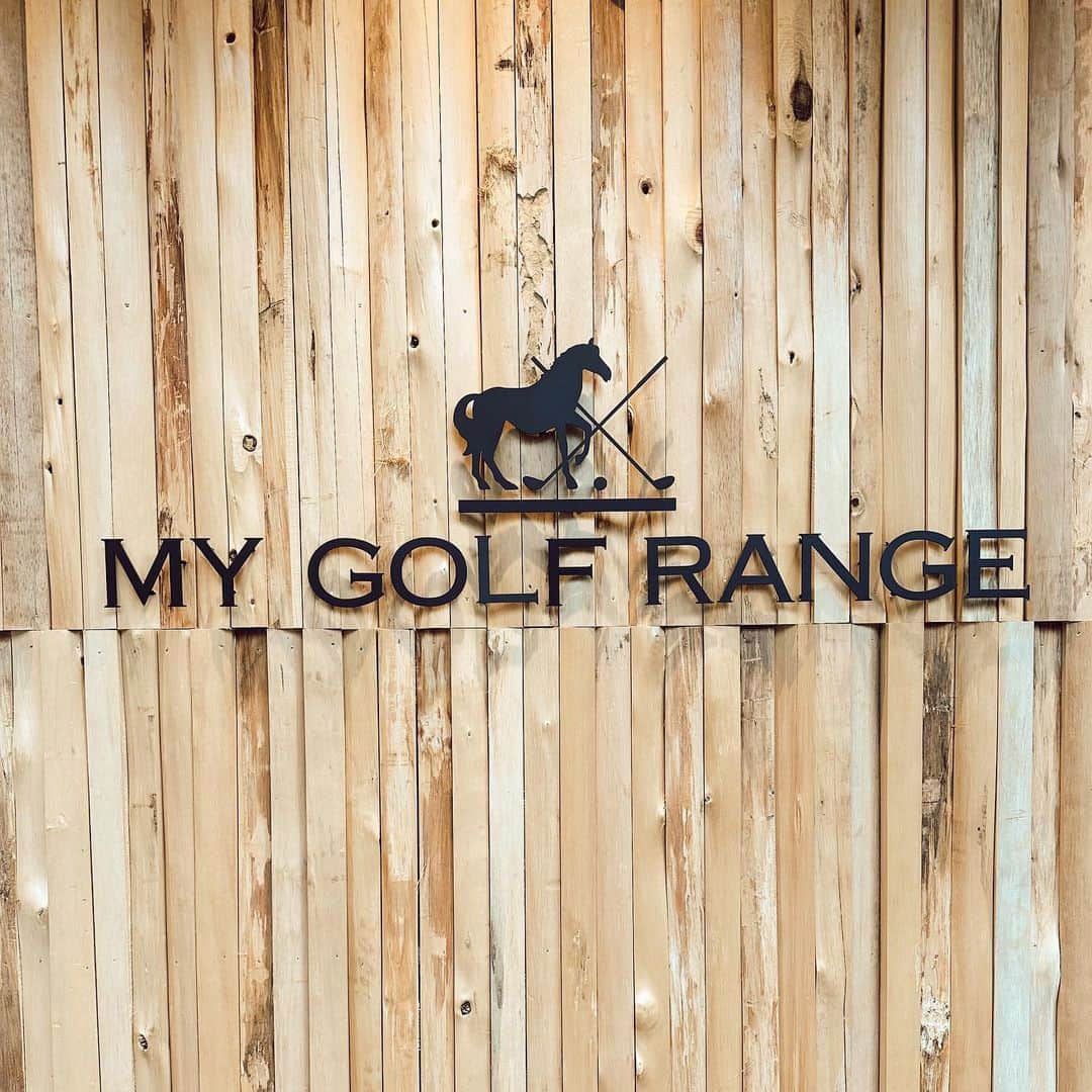 Aya（高本彩）さんのインスタグラム写真 - (Aya（高本彩）Instagram)「ゴルフ部⛳️第一回練習会を開催してきました🤣完全個室のシミュレーションゴルフスタジオ @mygolfrange で汗かきながら練習頑張ったー⛳️なんてったって‼️先生は @rui_golf_ くん‼️  ほんっとにわかりやすくて普段の練習の仕方まで一人一人に丁寧に教えてくれて。。 感動。  上手くなれそうな気がしてます。笑  #golf#mygolfrange#ルイ先生凄い」5月17日 23時41分 - aya_dream04