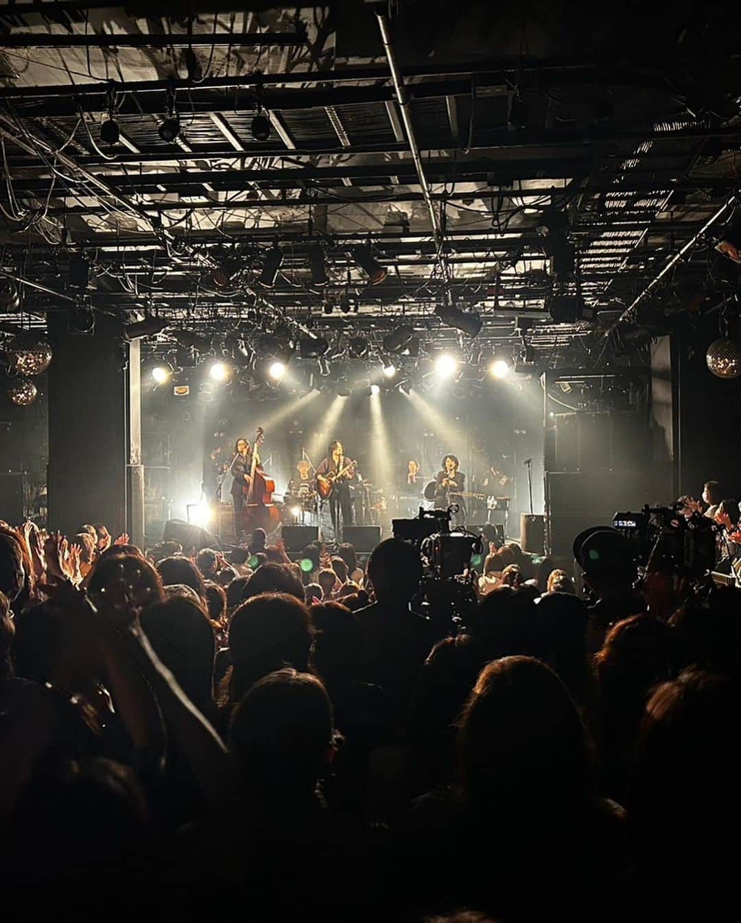 渡會将士さんのインスタグラム写真 - (渡會将士Instagram)「久々のライブ、というお客さんもいるでしょう。 声出していいんですよ、と言っても、出し方忘れた人もいるでしょう。 自分のペースでどうぞ☺️」5月17日 23時45分 - masashi.watarai