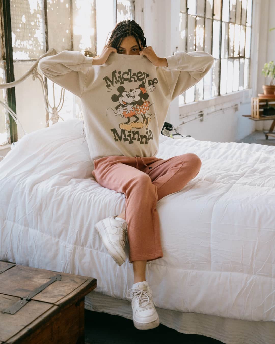 ジャンクフードのインスタグラム：「today makes the perfect day to lounge in a cozy fleece, we think — #taptoshop this cozy fit 😴   © Disney」