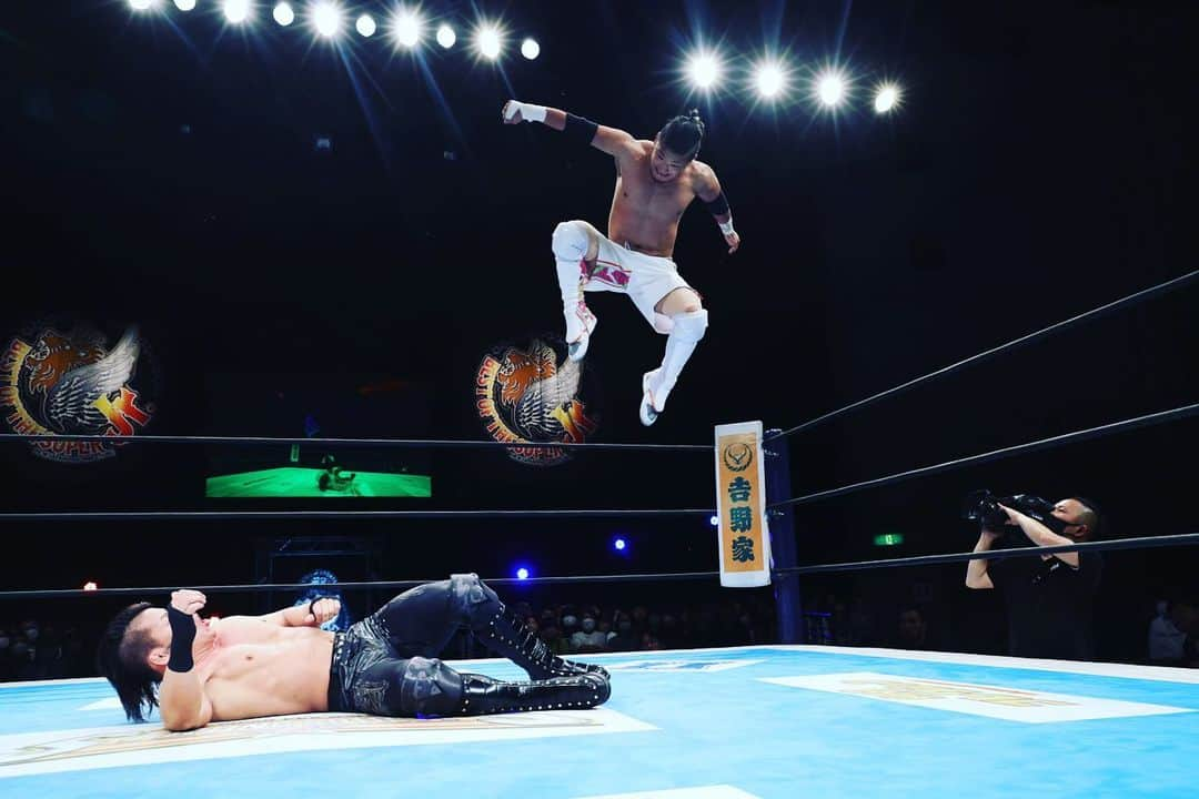 KUSHIDAさんのインスタグラム写真 - (KUSHIDAInstagram)「If you know , you know. Shell Shock and Border City Stretch. Diving knee drop. Special thanks @tastethediff @korcombat  love you‼️  #SuperJrLegendseries」5月18日 0時04分 - kushida_ts