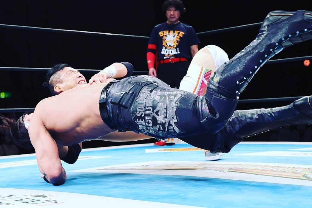 KUSHIDAさんのインスタグラム写真 - (KUSHIDAInstagram)「If you know , you know. Shell Shock and Border City Stretch. Diving knee drop. Special thanks @tastethediff @korcombat  love you‼️  #SuperJrLegendseries」5月18日 0時04分 - kushida_ts