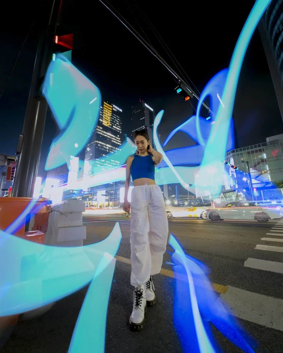 あああつしのインスタグラム：「Nightography! この一枚の写真とその撮っている様子! 練習のときのイメージ動画なのでライトの動きは違います笑  #TeamGalaxy_Connect #withGalaxy @teamgalaxy_connect @samsungmobile  @samsungjpn  @samsungwithgalaxy」