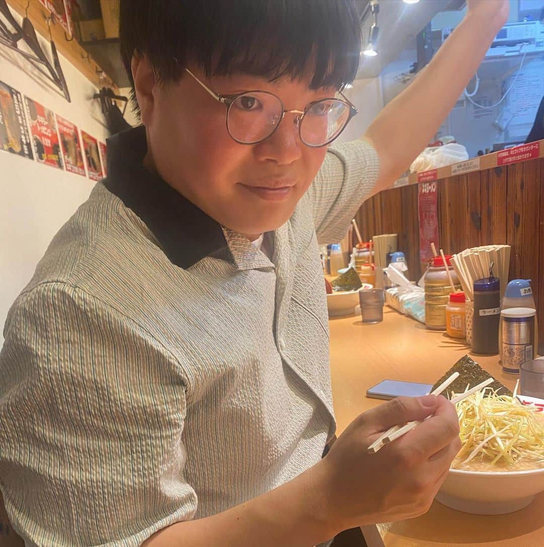 井元英志さんのインスタグラム写真 - (井元英志Instagram)「銀座で関町さんと黒ラベルとラーメンやっつけました☺️ perfect👍🏻 #ライス関町 #🍺 #🍜」5月18日 0時29分 - impossibleinomoto