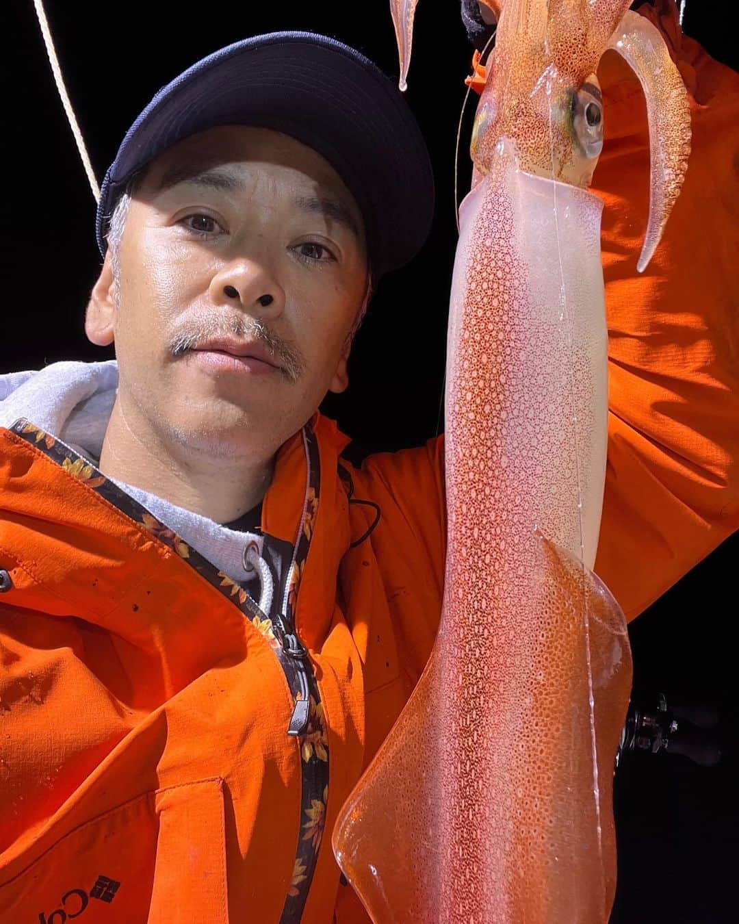 佐々木洋平のインスタグラム：「SLJからそのまま船で休憩して 夜にイカ釣り🦑  #イカ釣り  #壱岐  #fishing  #fishinglife」