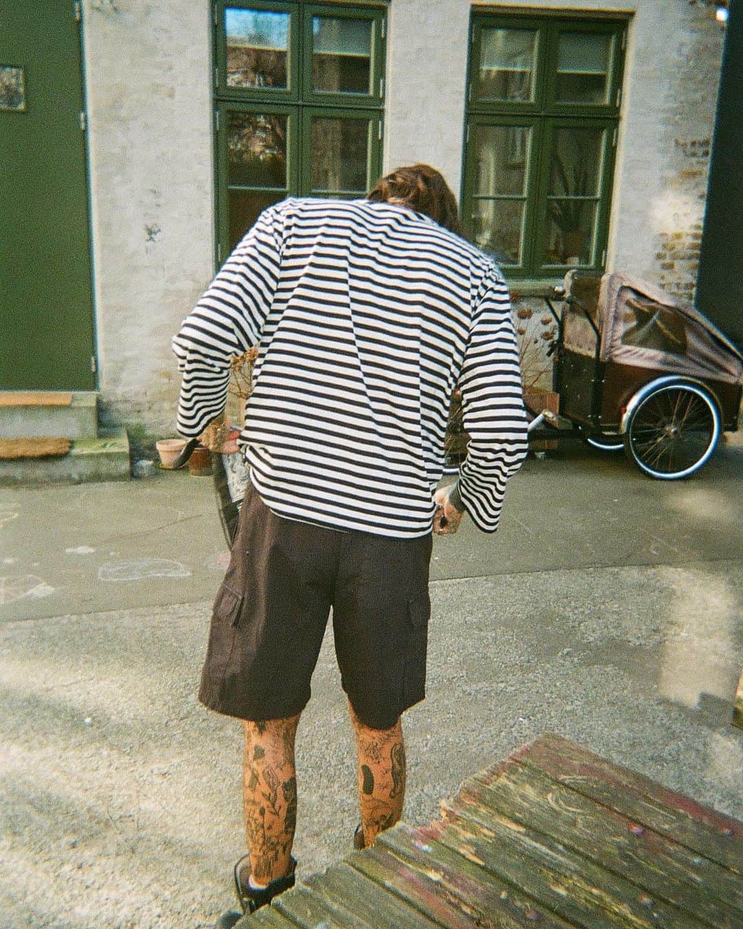 マッツノーガードのインスタグラム：「@anders_gran matched styles from both the female and masculine summer collections 🤍   Get more inspiration on www.madsnorgaard.com   #madsnørgaard」