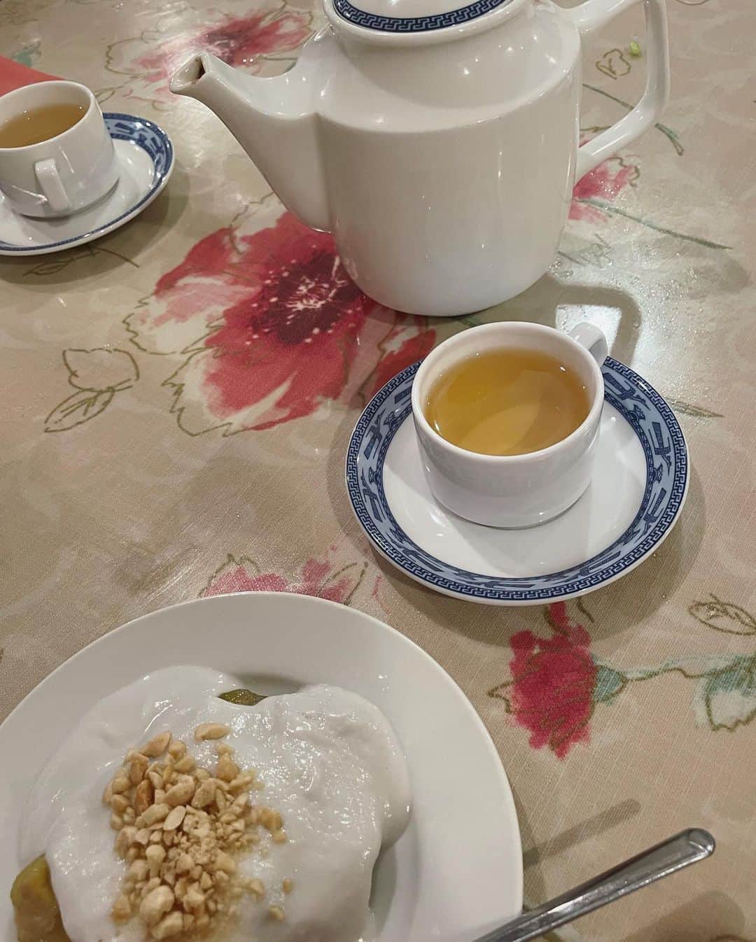 松田青子さんのインスタグラム写真 - (松田青子Instagram)「カレン・ラッセル『オレンジ色の世界』、できあがりました〜🔶🔸🔸　行ってみたかった蒲田のTHI THIで担当編集者Mさんと打ち上げしました、幸せ、またすぐ行きたい✨　一応オレンジ色のシャツを着て行きました🍊」5月18日 0時58分 - matsudaoko