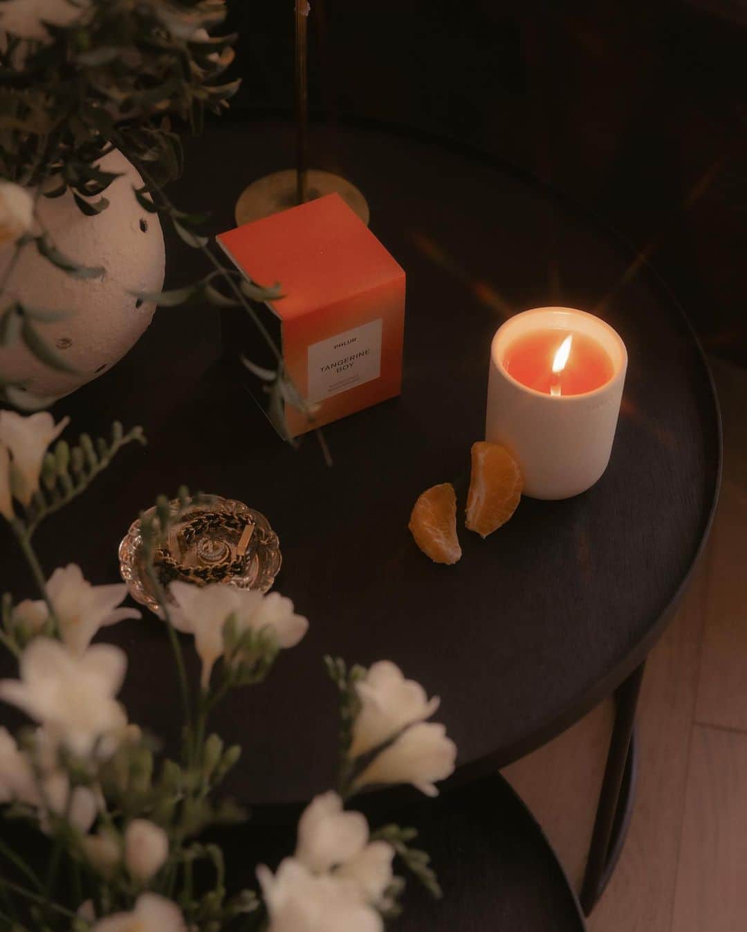 クリッセル・リムさんのインスタグラム写真 - (クリッセル・リムInstagram)「@PHLUR’ S 🌸NOT YOUR BABY, 🍊TANGERINE BOY , 🍑APRICOT PRIVEE CANDLES NOW  AVAILABLE!!! Formulated with botanical waxes, our fragranced candle diffuses our signature fragrances with a burn time of 70+ hours. Get yours now on WWW.PHLUR.COM or direct link in bio」5月18日 1時12分 - chrisellelim