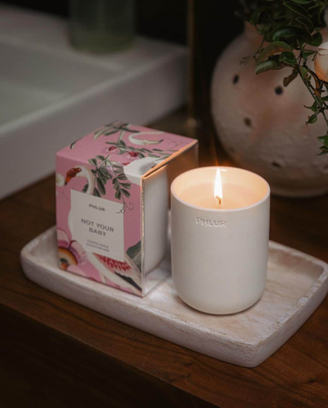 クリッセル・リムさんのインスタグラム写真 - (クリッセル・リムInstagram)「@PHLUR’ S 🌸NOT YOUR BABY, 🍊TANGERINE BOY , 🍑APRICOT PRIVEE CANDLES NOW  AVAILABLE!!! Formulated with botanical waxes, our fragranced candle diffuses our signature fragrances with a burn time of 70+ hours. Get yours now on WWW.PHLUR.COM or direct link in bio」5月18日 1時12分 - chrisellelim