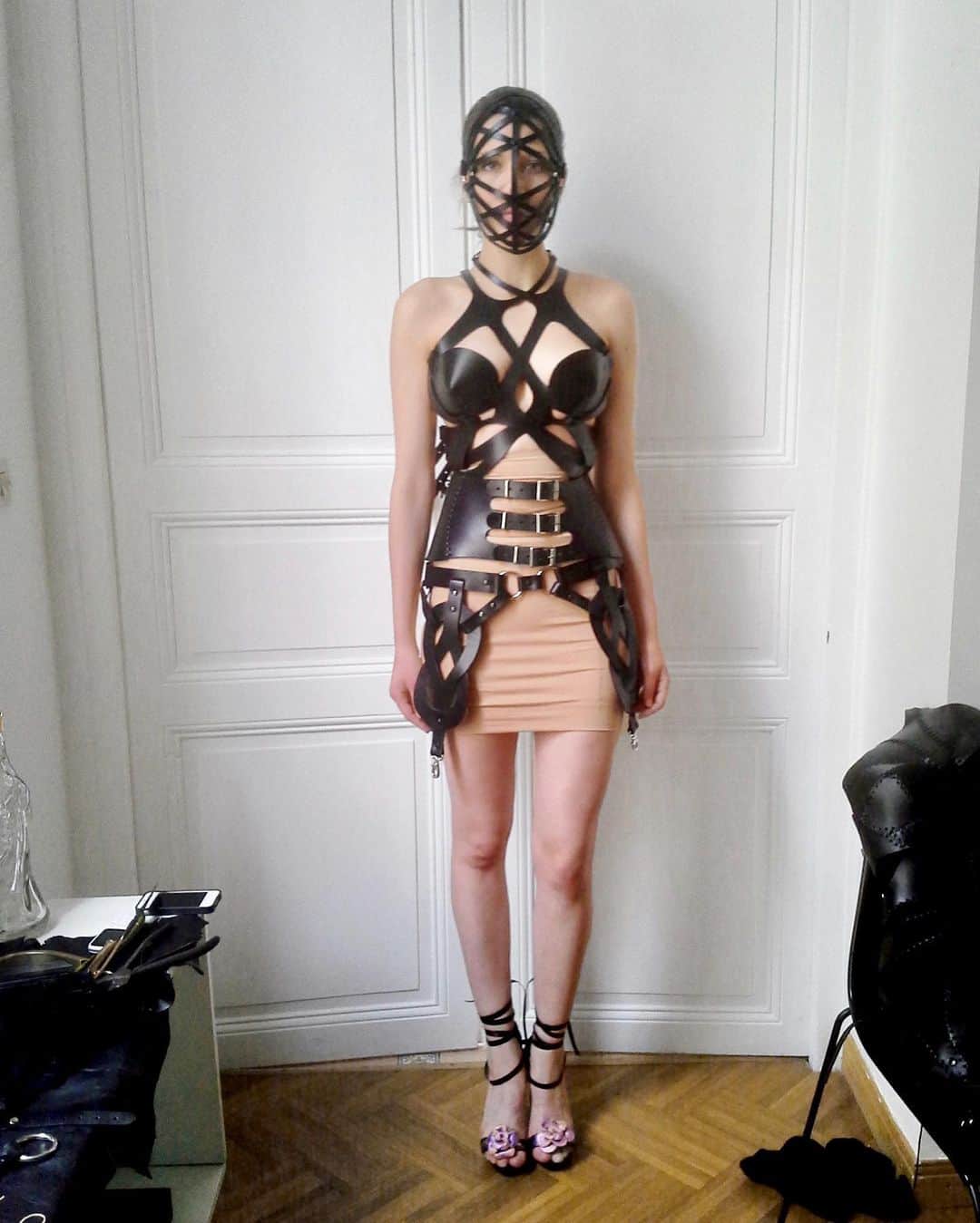 ZANA BAYNEのインスタグラム：「Fittings in Paris, 2013 🌹」