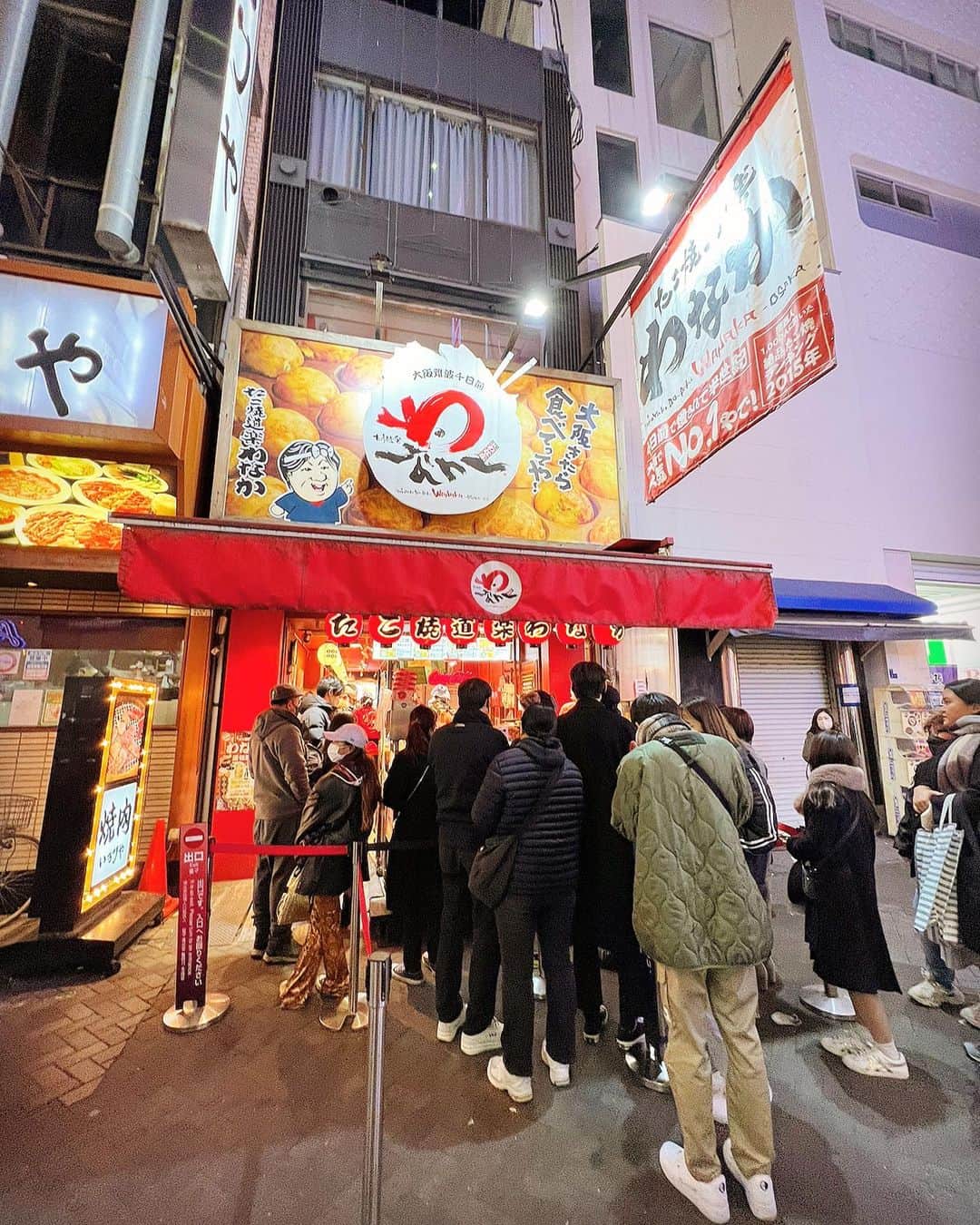 JOJO（ものまね）さんのインスタグラム写真 - (JOJO（ものまね）Instagram)「今更投稿シリーズ👏🤣 パホパホ🎉  今更ですが💡 １月に行った時の🤭🤭🤭  また大阪ご縁がありますよぉ〜に🙏💕  【わなかのたこ焼き🐙】✨️ やっぱりたこ焼きとたこせんは 別物よねぇ〜♪♪♪😁👍👍👍✨️笑  #JUJUのそっくりさんJOJO #大阪 #大阪グルメ #大阪観光 #大阪ランチ #大阪デート #大阪グルメ部 #大阪グルメ情報 #大阪食べ歩き #大阪粉もん #粉もん #粉もん大好き #粉もん好き #粉もん好きな人と繋がりたい #グルメ #グルメ好きな人と繋がりたい #グルメ女子 #グルメスタグラム #gourmet #gourmetfood #ぐるめ #ぐるめすきな人と繋がりたい #ぐるめすたぐらむ #ぐるめな人と繋がりたい #グルメ部 #難波グルメ #難波食べ歩き #道頓堀グルメ #道頓堀 #道頓堀食べ歩き 🦀🐙🥟💕」5月18日 1時37分 - jojo_monomane