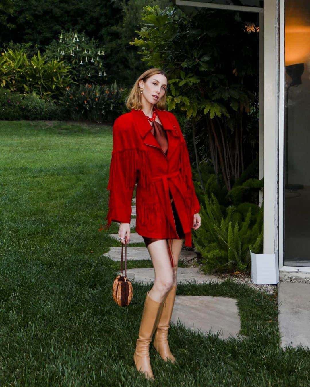 ホイットニー・ポートのインスタグラム：「she’s OUT and she loves it.  ♥️♥️♥️ @staud.clothing @staud @shopbop #summerofstaud  📸: @syduals」