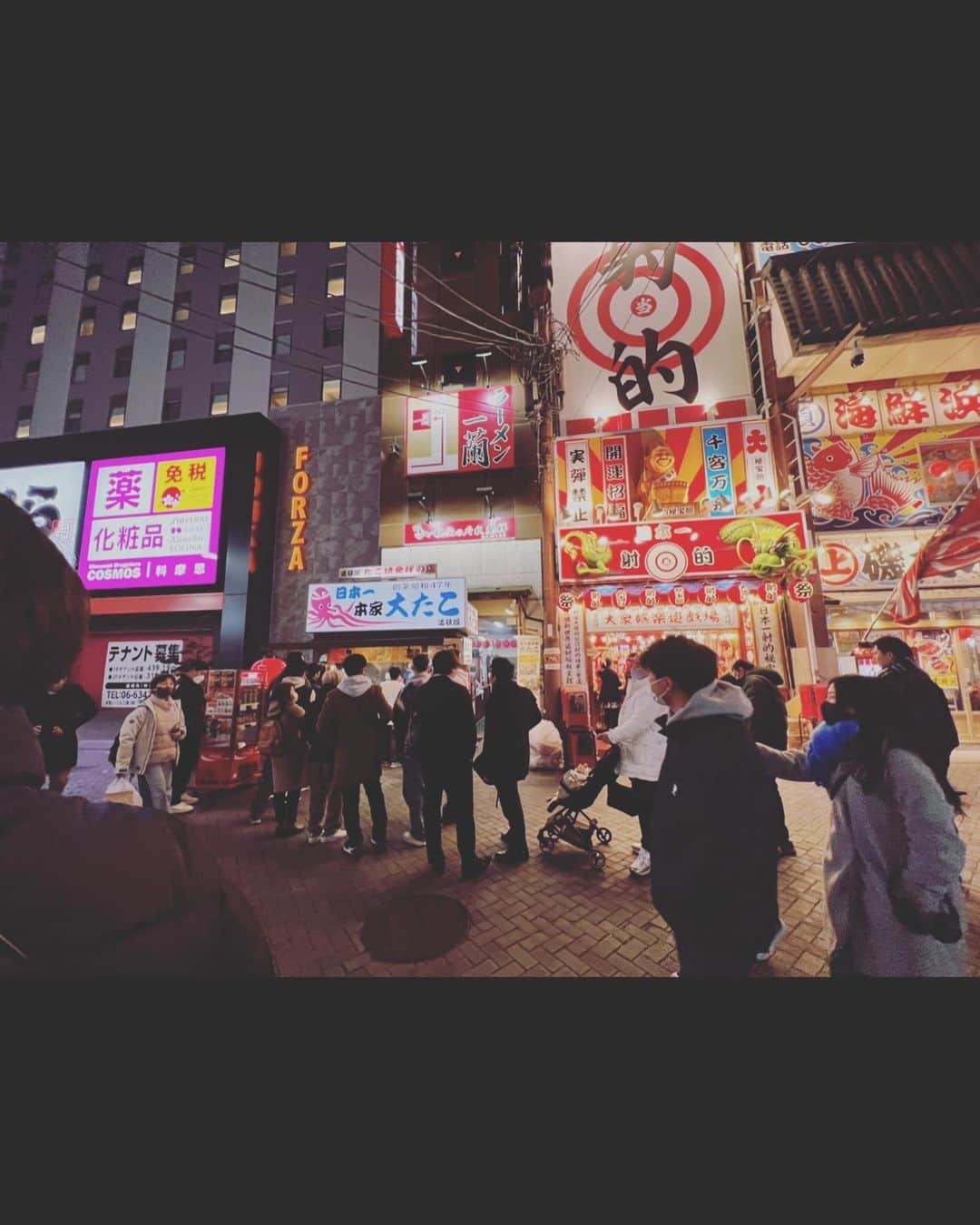 JOJO（ものまね）さんのインスタグラム写真 - (JOJO（ものまね）Instagram)「今更投稿シリーズ👏🤣 パホパホ🎉  今更ですが💡 １月に行った時の🤭🤭🤭  また大阪ご縁がありますよぉ〜に🙏💕  ココは多分な、ドリンクが美味しいねん🥤 知らんけどദി ˉ͈̀꒳ˉ͈́ )✧笑  #JUJUのそっくりさんJOJO #大阪 #大阪グルメ #大阪観光 #大阪ランチ #大阪デート #大阪グルメ部 #大阪グルメ情報 #大阪食べ歩き #大阪粉もん #粉もん #粉もん大好き #粉もん好き #粉もん好きな人と繋がりたい #グルメ #グルメ好きな人と繋がりたい #グルメ女子 #グルメスタグラム #gourmet #gourmetfood #ぐるめ #ぐるめすきな人と繋がりたい #ぐるめすたぐらむ #ぐるめな人と繋がりたい #グルメ部 #難波グルメ #難波食べ歩き #道頓堀グルメ #道頓堀 #道頓堀食べ歩き 🦀🐙🥟💕」5月18日 1時48分 - jojo_monomane