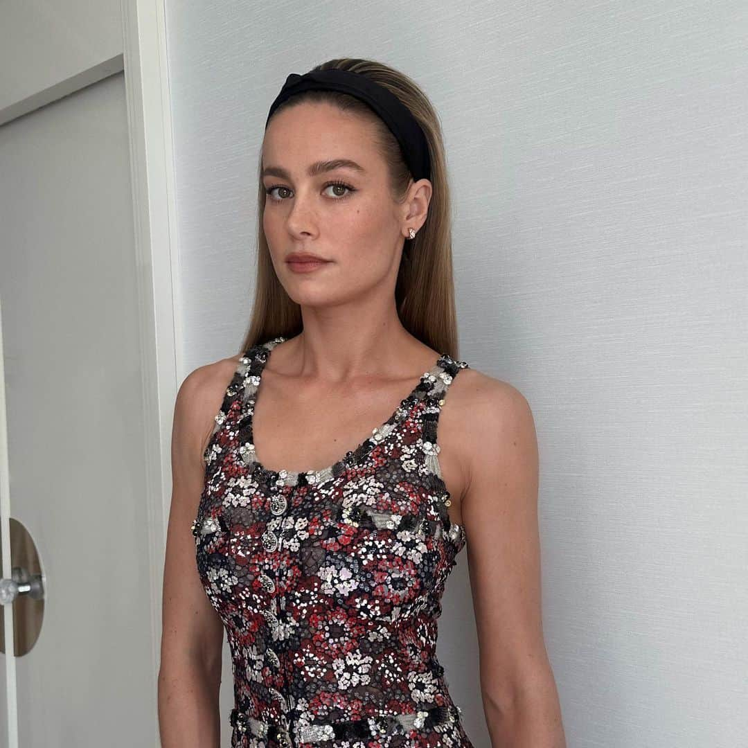 DECORTÉのインスタグラム：「Brie Larson’s show-stopping beauty look from Cannes by celebrity makeup artist @ninapark.   Beauty Breakdown: COMPLEXION Zen Wear Multi-Proof Foundation in N43 Loose Powder in lucent beige   CHEEKS Cream Blush in OR250 Dip in Glow Cream Highlighter in moon light beige   EYES Eye Glow Gem in paly coral and moon mist Lasting Gel Eyeliner in black Luxscara Long   EYEBROWS Eyebrow Pencil in BR302 Brow Styling Cream in light brown   LIPS ROUGE DECORTÉ LIQUID Dewy Rouge in warm maple   SKIN Liposome Advanced Repair Serum AQ Lotion and Emulsion Liposome Advanced Repair Eye Serum Advanced iP.Shot Wrinkle Treatment Mask AQ Concentrate Neck Cream AQ Treatment Body Cream」