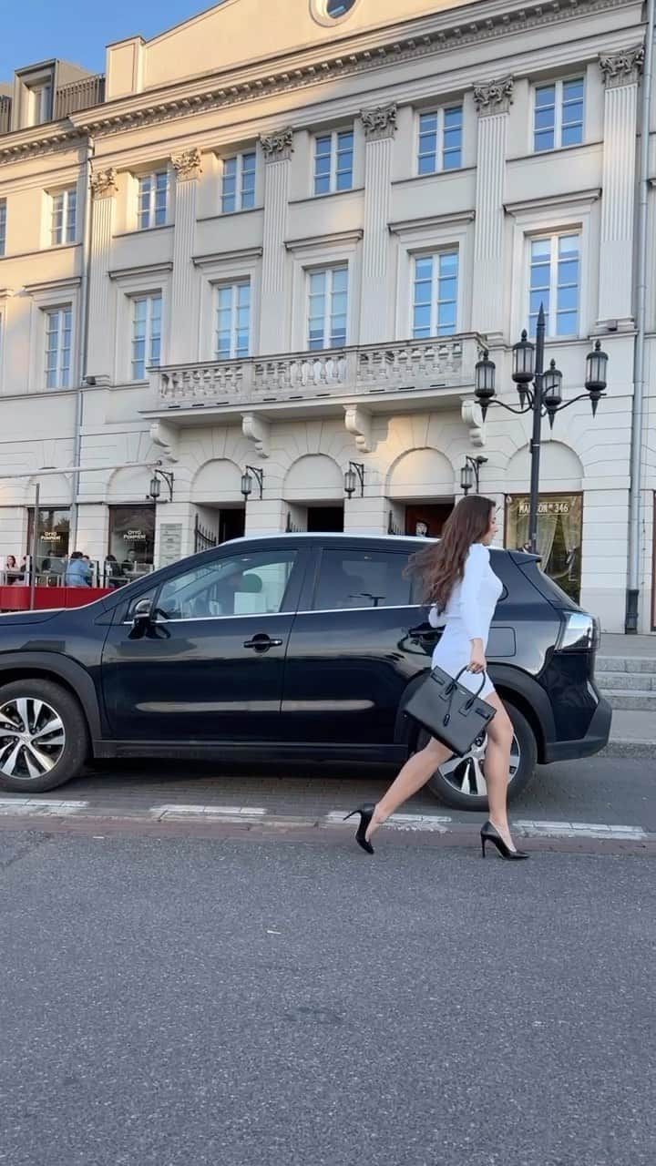 Karolina Bojarのインスタグラム：「Sporty as a ref or elegant as a lawyer? Why not both? 😎⚽️👠 @suzuki_polska {współpraca ambasadorska}  #footballreferee #femalereferee #lawyer #suzuki #suzukiscross」