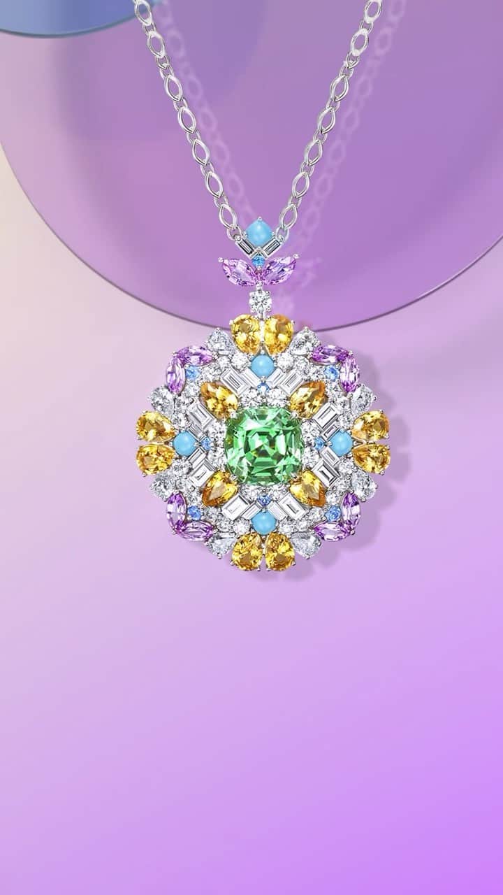 ハリー・ウィンストンのインスタグラム：「We invite you to swing into summer with the mesmerizing jewels of the Winston Kaleidoscope Collection. Tap the link in bio to discover the gems. #HarryWinston #WinstonKaleidoscope」