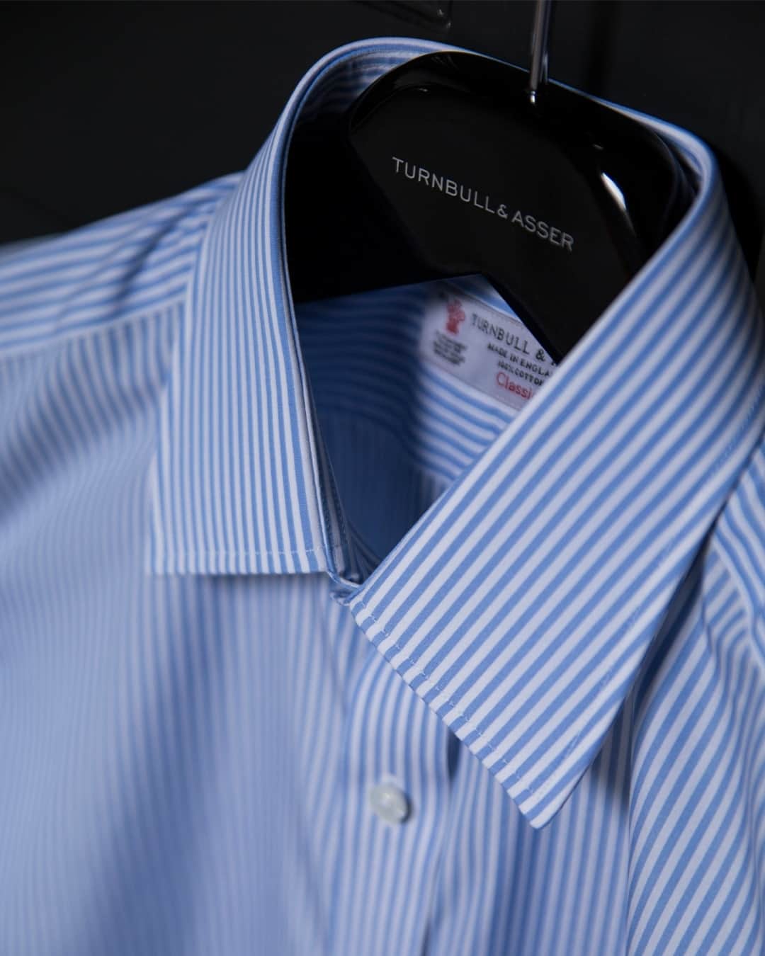 ターンブル&アッサーのインスタグラム：「The intricate details of a Turnbull & Asser shirt are second to none. Carefully crafted and beautifully designed.⁠ ⁠ #TurnbullandAsser」