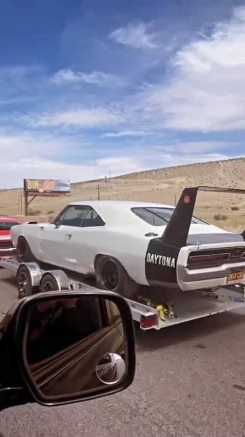 Classics Dailyのインスタグラム：「Credit @socal_misfit_ _ #classicsdaily #Classic #classics #Classiccar #classiccars #americanmuscle #Musclecar #Musclecars #car #cars #dodge #charger」