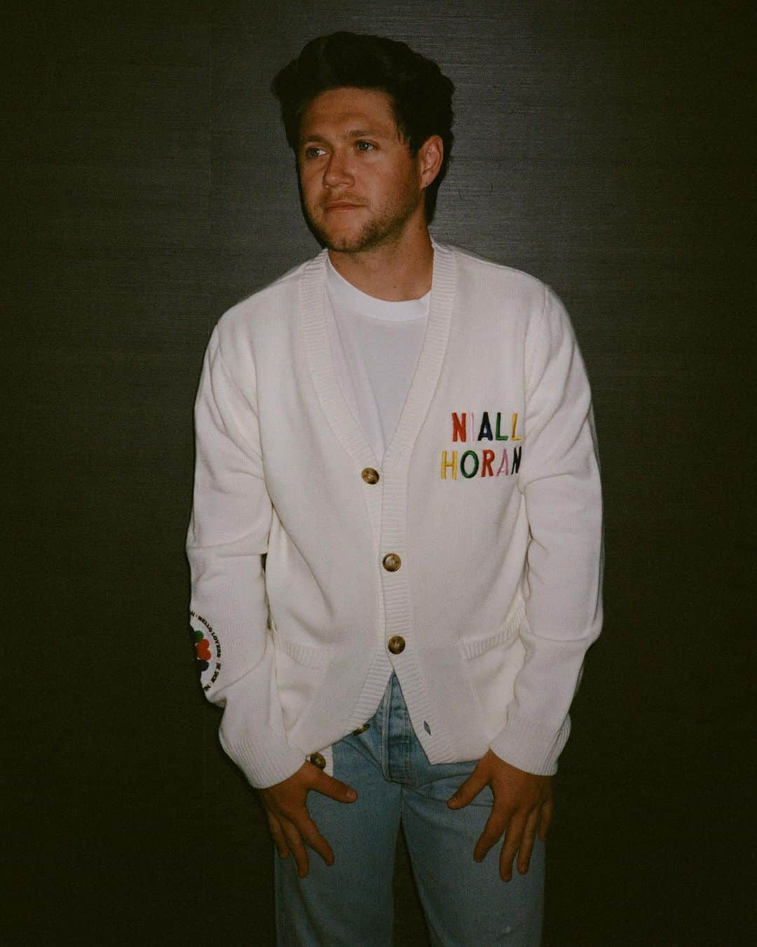 ナイル・ホーランさんのインスタグラム写真 - (ナイル・ホーランInstagram)「HELLO LOVERS! New merch out now」5月18日 3時19分 - niallhoran